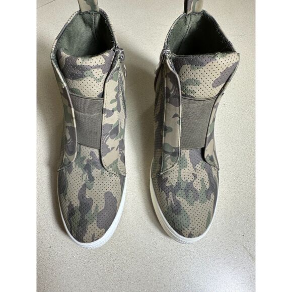 Ccocci Wedge Perforated Faux Suede Camo Sneakers Side Zip "Zoey" Size 8 - Picture 2 of 6